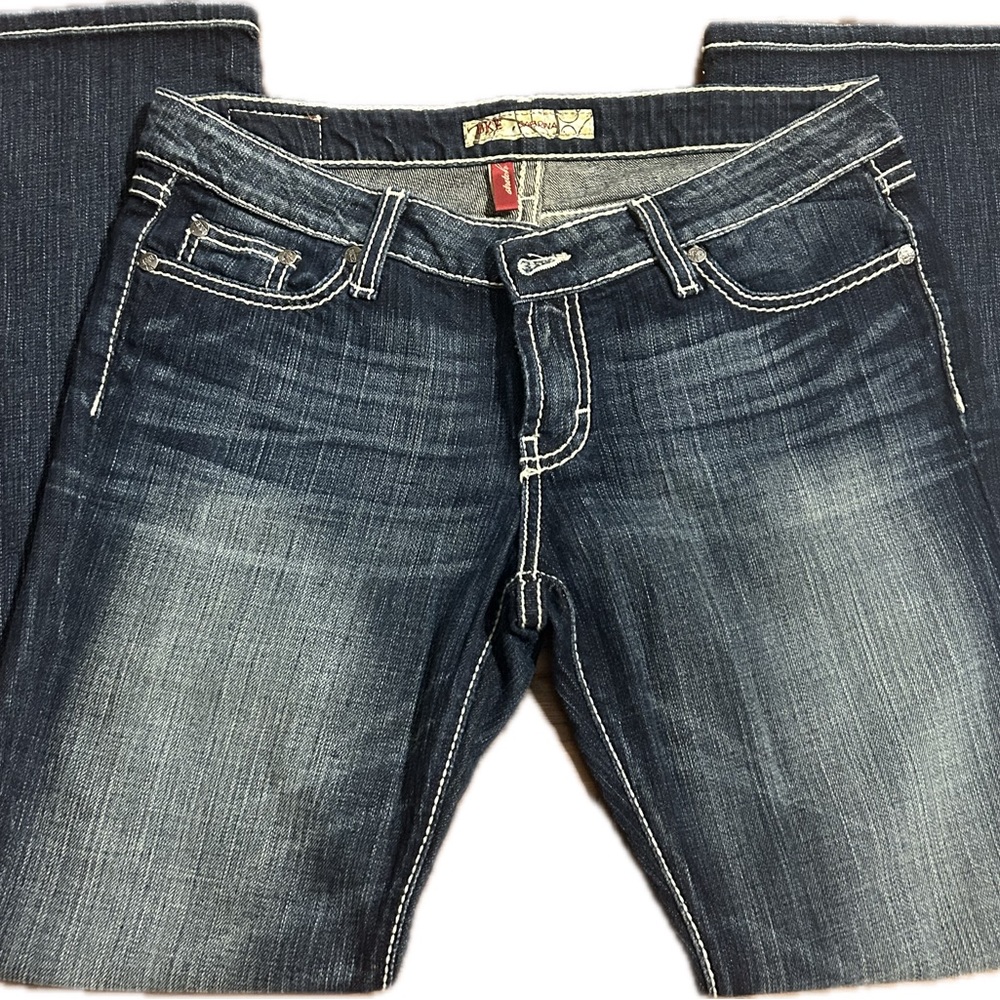 Woman's casual BKE Dark Blue Boot Cut Jeans
Sabrina stretch 29 X 31L Like new